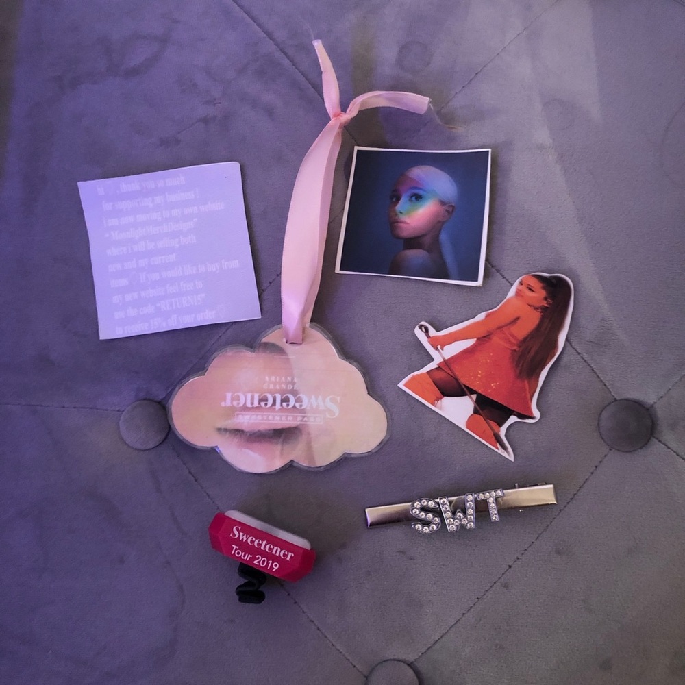 Ariana Grande Sweetener tour Pack